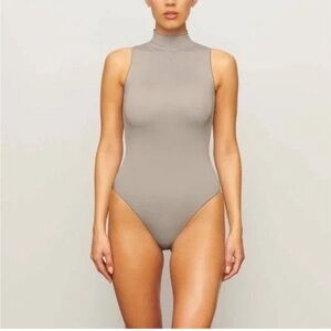 SKIMS Sleeveless Mock Neck Turtleleck